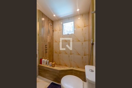 Casa à venda com 280m², 5 quartos e 4 vagas Casa à venda com 280m², 5 quartos e 4 vagasBanheiro da Suíte 3