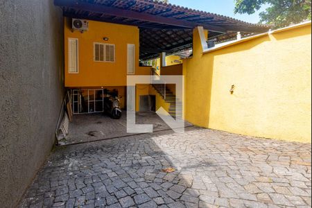 Casa à venda com 280m², 5 quartos e 4 vagas Casa à venda com 280m², 5 quartos e 4 vagasGaragem
