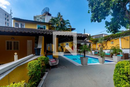 Casa à venda com 280m², 5 quartos e 4 vagas Casa à venda com 280m², 5 quartos e 4 vagasQuintal