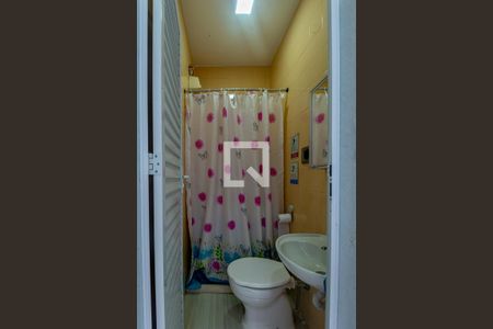 Casa à venda com 280m², 5 quartos e 4 vagas Casa à venda com 280m², 5 quartos e 4 vagasBanheiro de serviço