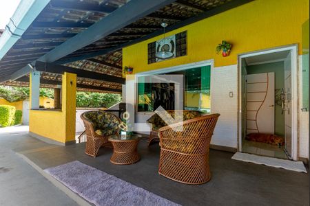 Casa à venda com 280m², 5 quartos e 4 vagas Casa à venda com 280m², 5 quartos e 4 vagasVaranda
