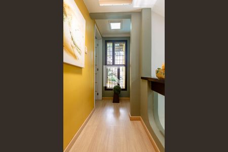 Casa à venda com 280m², 5 quartos e 4 vagas Casa à venda com 280m², 5 quartos e 4 vagasCorredor