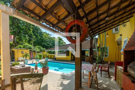 Casa à venda com 280m², 5 quartos e 4 vagas Casa à venda com 280m², 5 quartos e 4 vagasQuintal