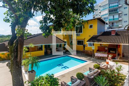 Casa à venda com 280m², 5 quartos e 4 vagas Casa à venda com 280m², 5 quartos e 4 vagasQuintal