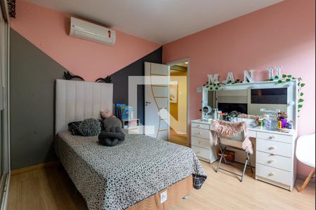 Casa à venda com 280m², 5 quartos e 4 vagas Casa à venda com 280m², 5 quartos e 4 vagasQuarto 2 - Suíte