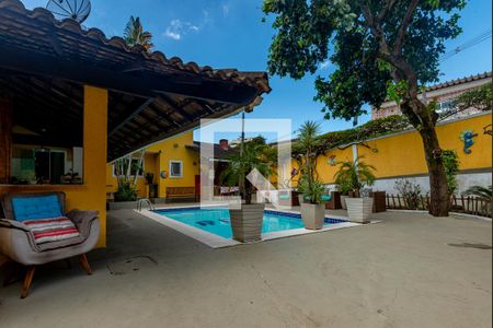 Casa à venda com 280m², 5 quartos e 4 vagas Casa à venda com 280m², 5 quartos e 4 vagasQuintal