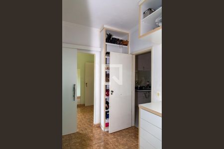 Casa à venda com 300m², 4 quartos e 2 vagasCloset da suíte