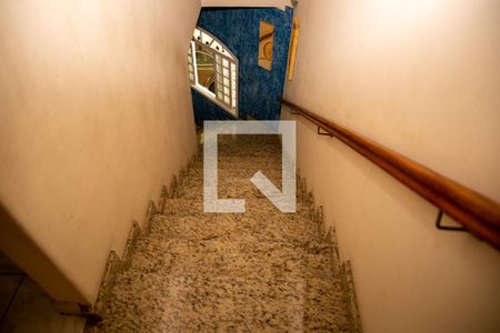 Casa à venda com 300m², 4 quartos e 2 vagasEscada