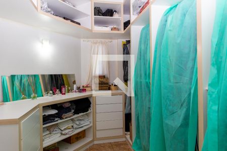 Casa à venda com 300m², 4 quartos e 2 vagasCloset da suíte