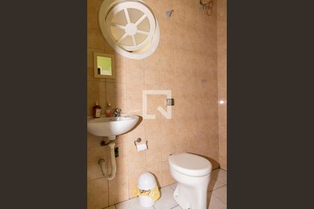 Casa à venda com 300m², 4 quartos e 2 vagasBanheiro de Serviço