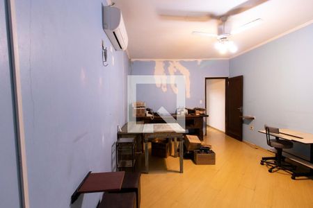 Casa à venda com 220m², 3 quartos e 2 vagasQuarto 