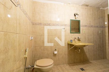 Casa à venda com 220m², 3 quartos e 2 vagasBanheiro 2