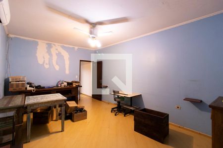 Casa à venda com 220m², 3 quartos e 2 vagasQuarto 