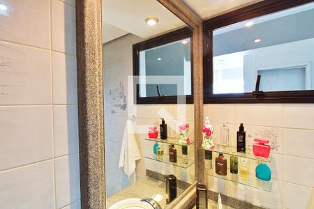 Apartamento à venda com 198m², 4 quartos e 4 vagas Apartamento à venda com 198m², 4 quartos e 4 vagasBanheiro 1