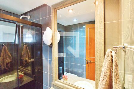 Apartamento à venda com 198m², 4 quartos e 4 vagas Apartamento à venda com 198m², 4 quartos e 4 vagasBanheiro 2