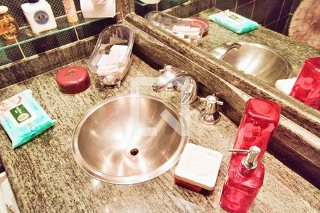 Apartamento à venda com 198m², 4 quartos e 4 vagas Apartamento à venda com 198m², 4 quartos e 4 vagasBanheiro da Suíte