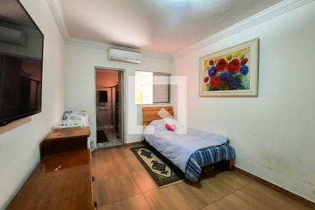 Casa à venda com 250m², 4 quartos e 3 vagas Casa à venda com 250m², 4 quartos e 3 vagasSuíte