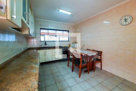 Casa à venda com 250m², 4 quartos e 3 vagas Casa à venda com 250m², 4 quartos e 3 vagasCozinha