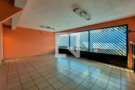 Casa à venda com 250m², 4 quartos e 3 vagas Casa à venda com 250m², 4 quartos e 3 vagasGaragem