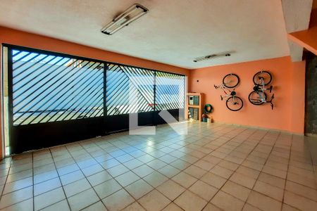 Casa à venda com 250m², 4 quartos e 3 vagas Casa à venda com 250m², 4 quartos e 3 vagasGaragem