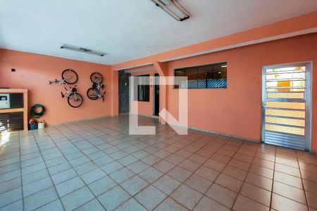 Casa à venda com 250m², 4 quartos e 3 vagas Casa à venda com 250m², 4 quartos e 3 vagasGaragem