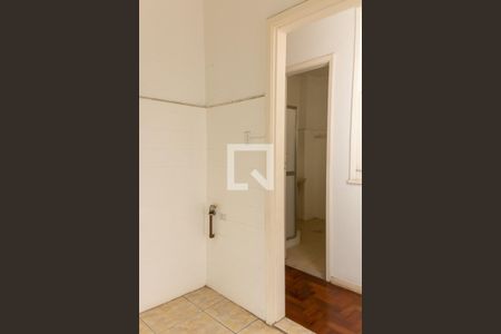 Apartamento à venda com 60m², 2 quartos e sem vaga Apartamento à venda com 60m², 2 quartos e sem vagaBanheiro de Serviço