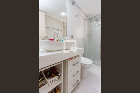 Apartamento à venda com 130m², 3 quartos e 2 vagas Apartamento à venda com 130m², 3 quartos e 2 vagasBanheiro da Suite