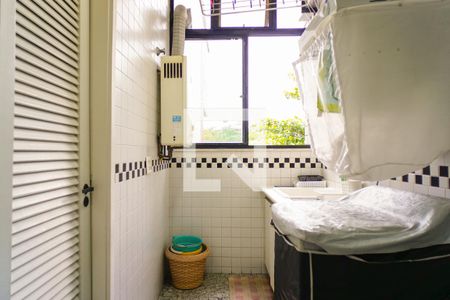 Apartamento à venda com 377m², 4 quartos e 4 vagas Apartamento à venda com 377m², 4 quartos e 4 vagasÁrea de Serviço