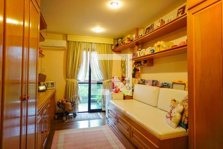 Apartamento à venda com 377m², 4 quartos e 4 vagas Apartamento à venda com 377m², 4 quartos e 4 vagasSuíte 3