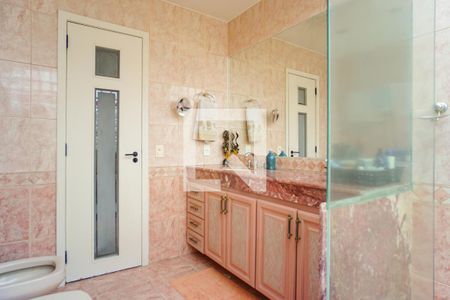 Apartamento à venda com 377m², 4 quartos e 4 vagas Apartamento à venda com 377m², 4 quartos e 4 vagasBanheiro da Suíte 1