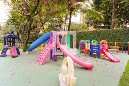 Apartamento à venda com 377m², 4 quartos e 4 vagas Apartamento à venda com 377m², 4 quartos e 4 vagasÁrea Comum - Playground