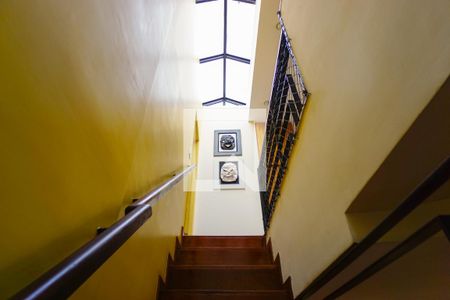 Apartamento à venda com 377m², 4 quartos e 4 vagas Apartamento à venda com 377m², 4 quartos e 4 vagasEscada