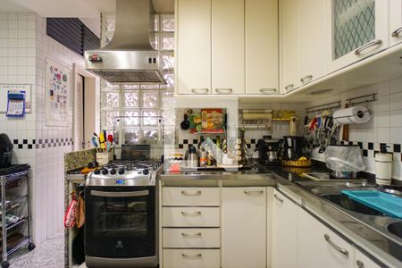 Apartamento à venda com 377m², 4 quartos e 4 vagas Apartamento à venda com 377m², 4 quartos e 4 vagasCozinha