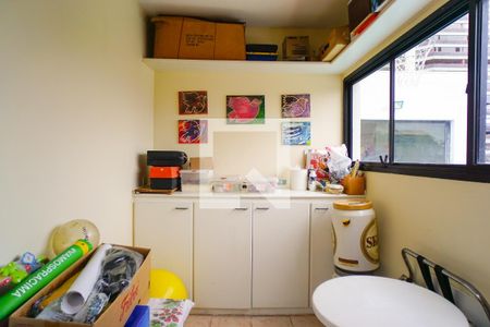 Apartamento à venda com 377m², 4 quartos e 4 vagas Apartamento à venda com 377m², 4 quartos e 4 vagasQuarto de Serviço 2