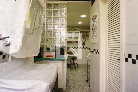 Apartamento à venda com 377m², 4 quartos e 4 vagas Apartamento à venda com 377m², 4 quartos e 4 vagasÁrea de Serviço