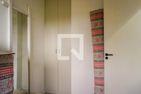 Apartamento à venda com 377m², 4 quartos e 4 vagas Apartamento à venda com 377m², 4 quartos e 4 vagasQuarto de Serviço 1