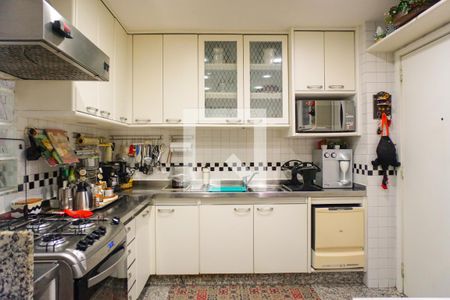 Apartamento à venda com 377m², 4 quartos e 4 vagas Apartamento à venda com 377m², 4 quartos e 4 vagasCozinha