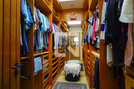 Apartamento à venda com 377m², 4 quartos e 4 vagas Apartamento à venda com 377m², 4 quartos e 4 vagasCloset da Suíte 1