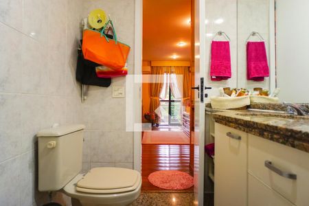 Apartamento à venda com 377m², 4 quartos e 4 vagas Apartamento à venda com 377m², 4 quartos e 4 vagasBanheiro da Suíte 3