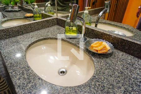 Apartamento à venda com 377m², 4 quartos e 4 vagas Apartamento à venda com 377m², 4 quartos e 4 vagasLavabo