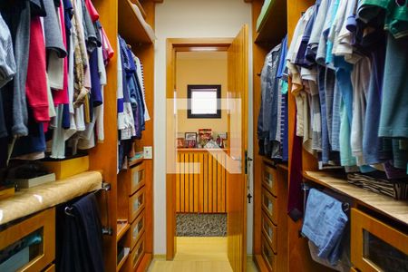 Apartamento à venda com 377m², 4 quartos e 4 vagas Apartamento à venda com 377m², 4 quartos e 4 vagasCloset da Suíte 1