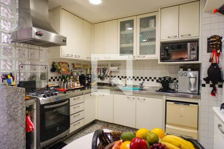 Apartamento à venda com 377m², 4 quartos e 4 vagas Apartamento à venda com 377m², 4 quartos e 4 vagasCozinha