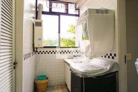 Apartamento à venda com 377m², 4 quartos e 4 vagas Apartamento à venda com 377m², 4 quartos e 4 vagasÁrea de Serviço