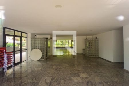 Apartamento à venda com 377m², 4 quartos e 4 vagas Apartamento à venda com 377m², 4 quartos e 4 vagasÁrea comum - Salão de festas