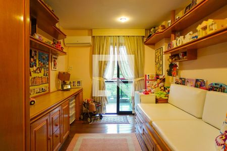 Apartamento à venda com 377m², 4 quartos e 4 vagas Apartamento à venda com 377m², 4 quartos e 4 vagasSuíte 3