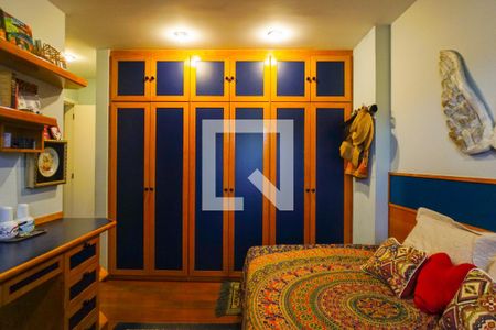 Apartamento à venda com 377m², 4 quartos e 4 vagas Apartamento à venda com 377m², 4 quartos e 4 vagasSuíte 2