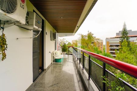 Apartamento à venda com 377m², 4 quartos e 4 vagas Apartamento à venda com 377m², 4 quartos e 4 vagasVaranda da Sala