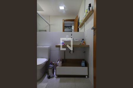 Apartamento à venda com 392m², 4 quartos e 2 vagas Apartamento à venda com 392m², 4 quartos e 2 vagasBanheiro da suíte 2