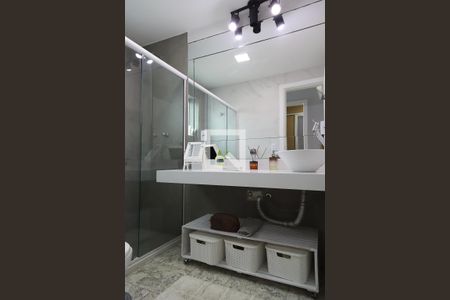 Apartamento à venda com 392m², 4 quartos e 2 vagas Apartamento à venda com 392m², 4 quartos e 2 vagasBanheiro social