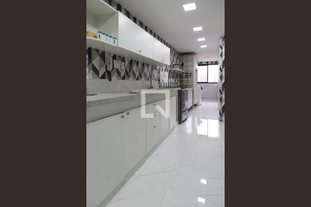 Apartamento à venda com 392m², 4 quartos e 2 vagas Apartamento à venda com 392m², 4 quartos e 2 vagasCozinha